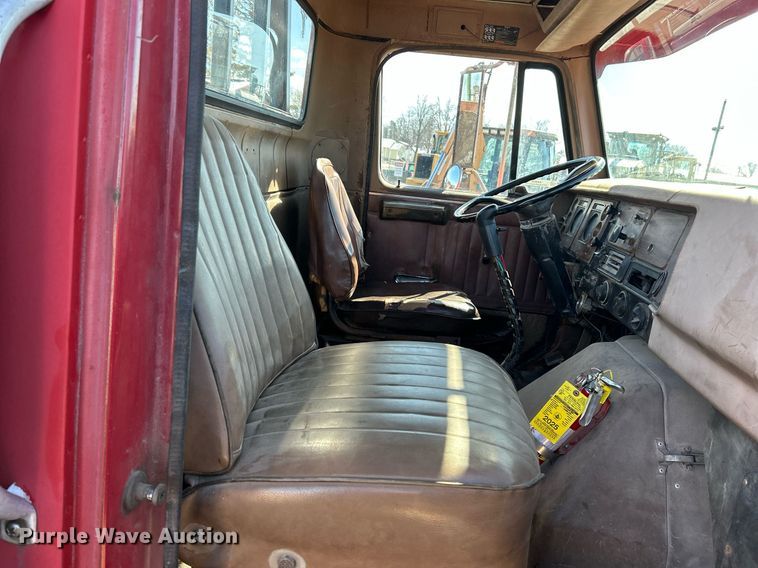 image for item EK2650 1981 International F1954 rollback truck