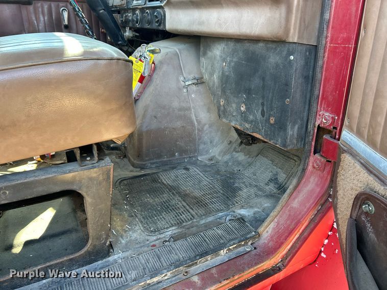 image for item EK2650 1981 International F1954 rollback truck