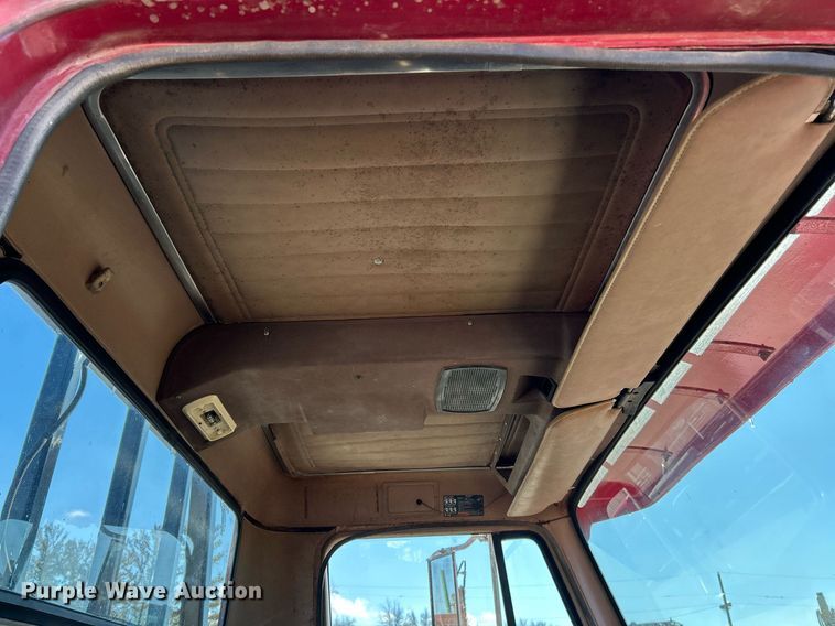 image for item EK2650 1981 International F1954 rollback truck