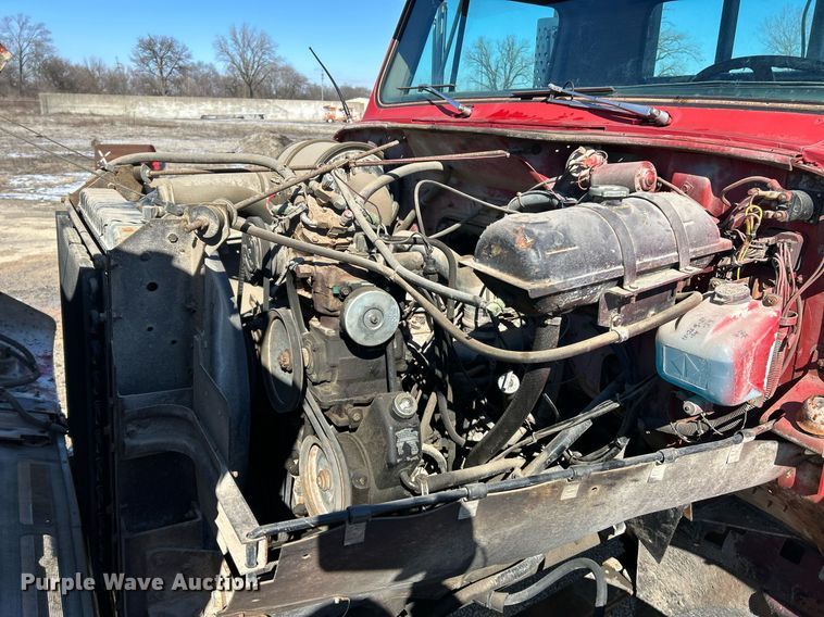 image for item EK2650 1981 International F1954 rollback truck