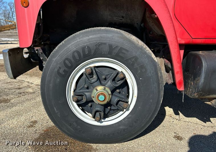 image for item EK2650 1981 International F1954 rollback truck