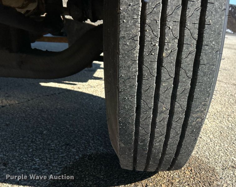 image for item EK2650 1981 International F1954 rollback truck