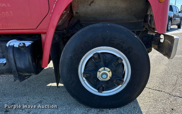 image for item EK2650 1981 International F1954 rollback truck