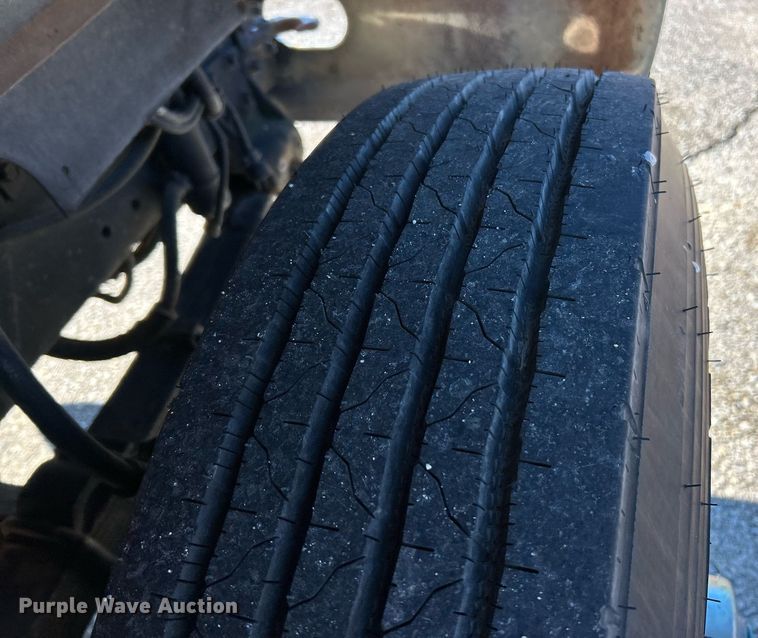 image for item EK2650 1981 International F1954 rollback truck