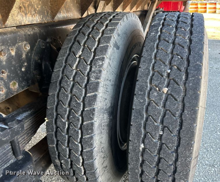 image for item EK2650 1981 International F1954 rollback truck