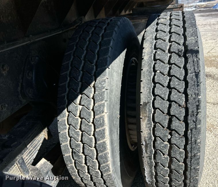 image for item EK2650 1981 International F1954 rollback truck