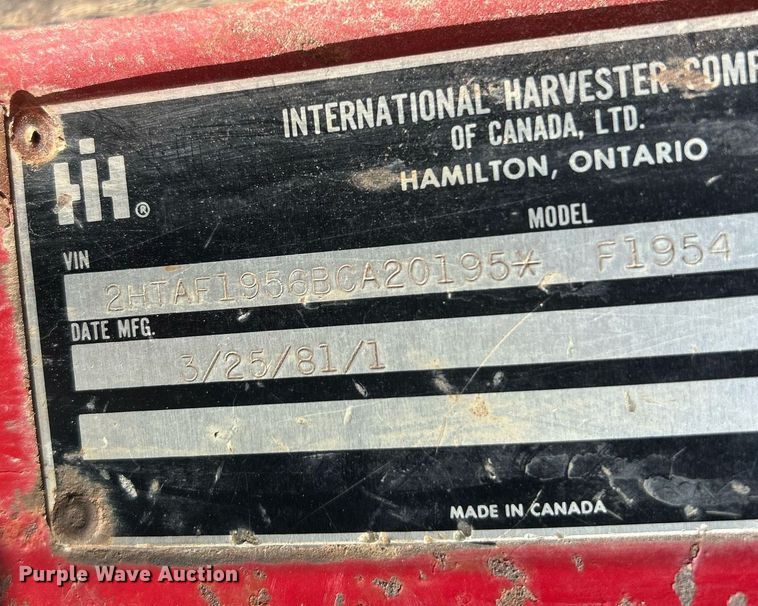 image for item EK2650 1981 International F1954 rollback truck