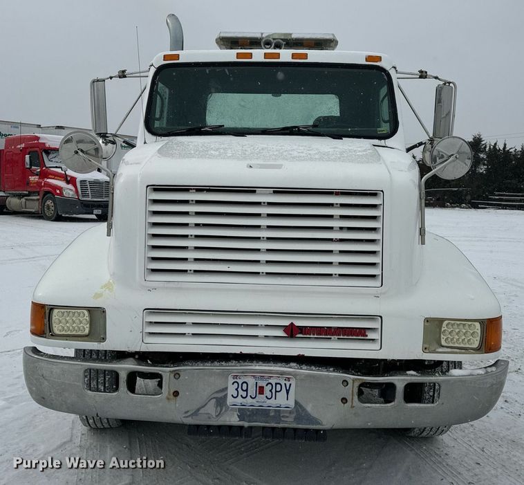 image for item EN5119 1993 International 8200  tow truck