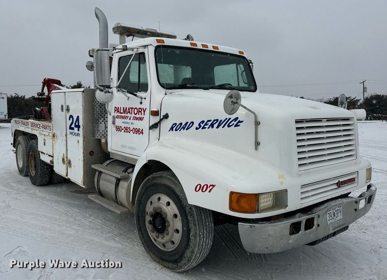 image for item EN5119 1993 International 8200  tow truck