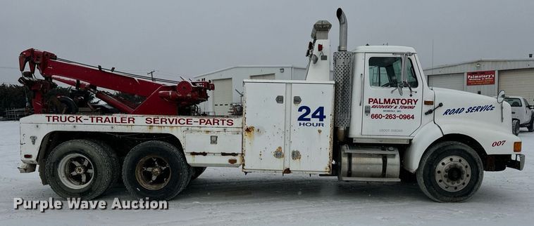 image for item EN5119 1993 International 8200  tow truck