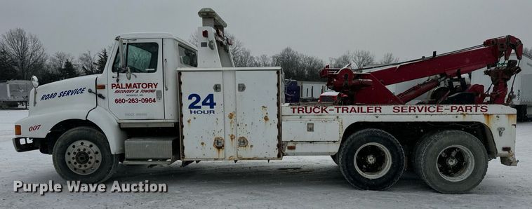image for item EN5119 1993 International 8200  tow truck