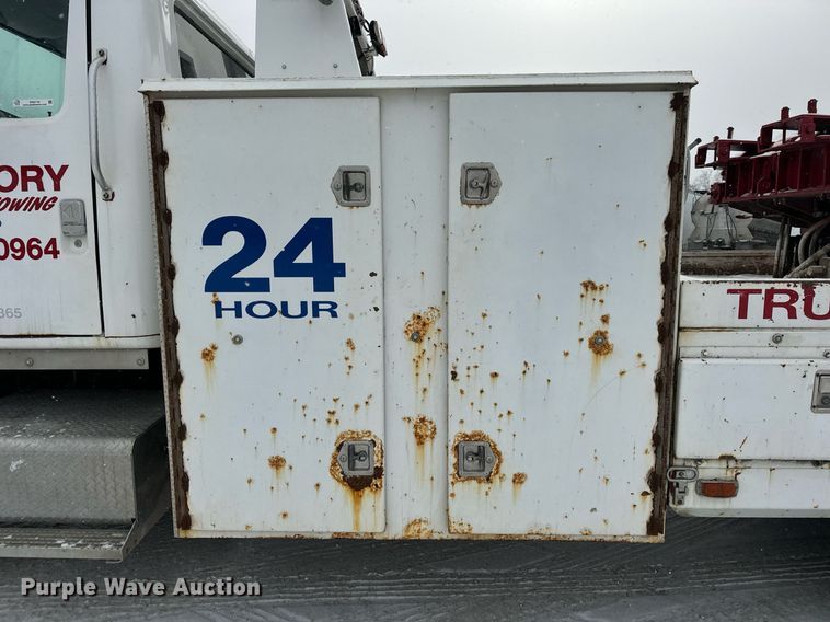 image for item EN5119 1993 International 8200  tow truck