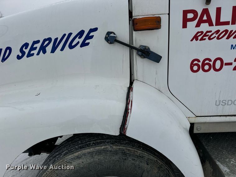 image for item EN5119 1993 International 8200  tow truck