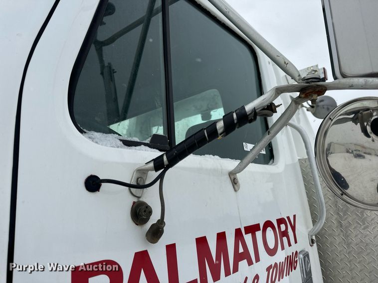 image for item EN5119 1993 International 8200  tow truck