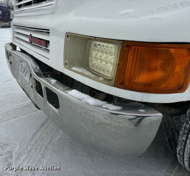 image for item EN5119 1993 International 8200  tow truck