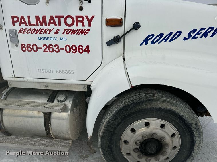 image for item EN5119 1993 International 8200  tow truck