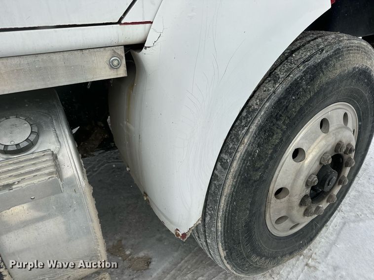 image for item EN5119 1993 International 8200  tow truck