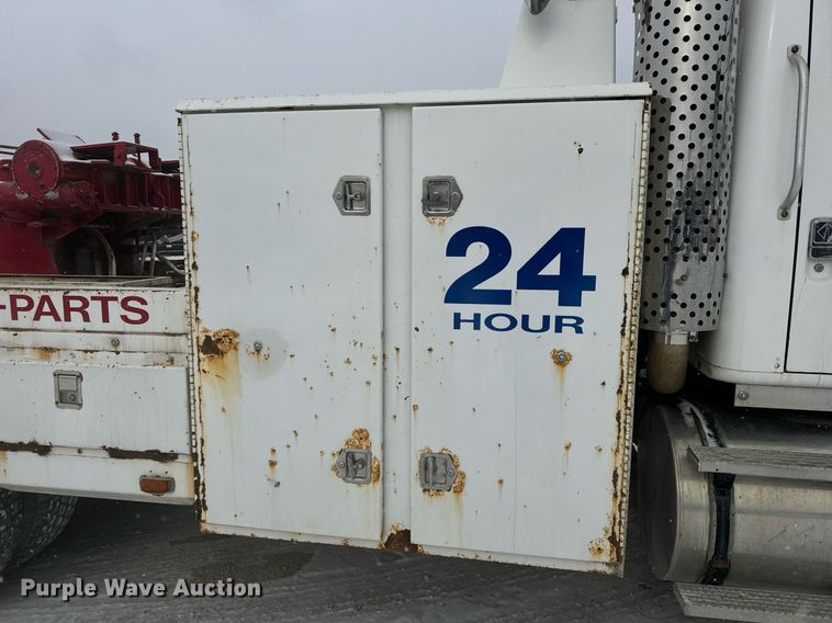 image for item EN5119 1993 International 8200  tow truck