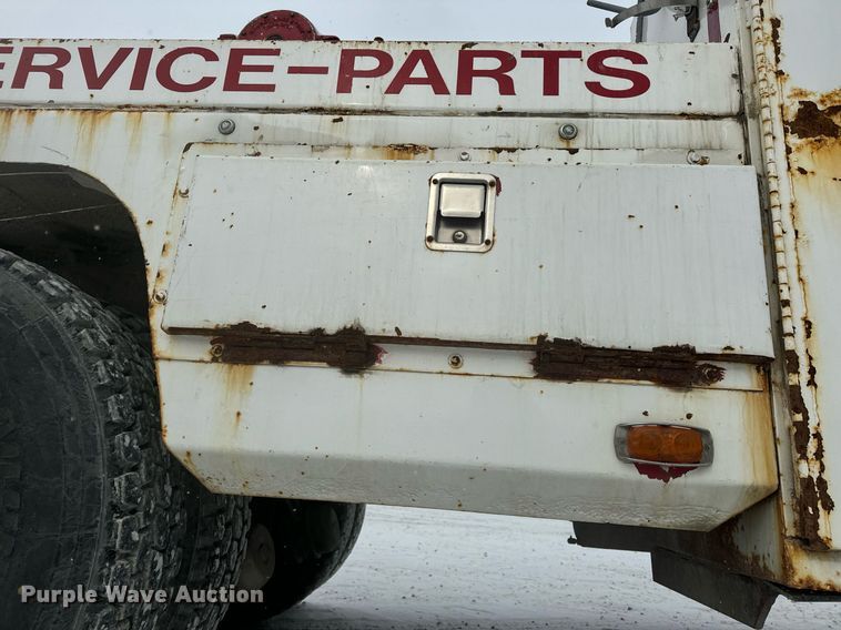 image for item EN5119 1993 International 8200  tow truck