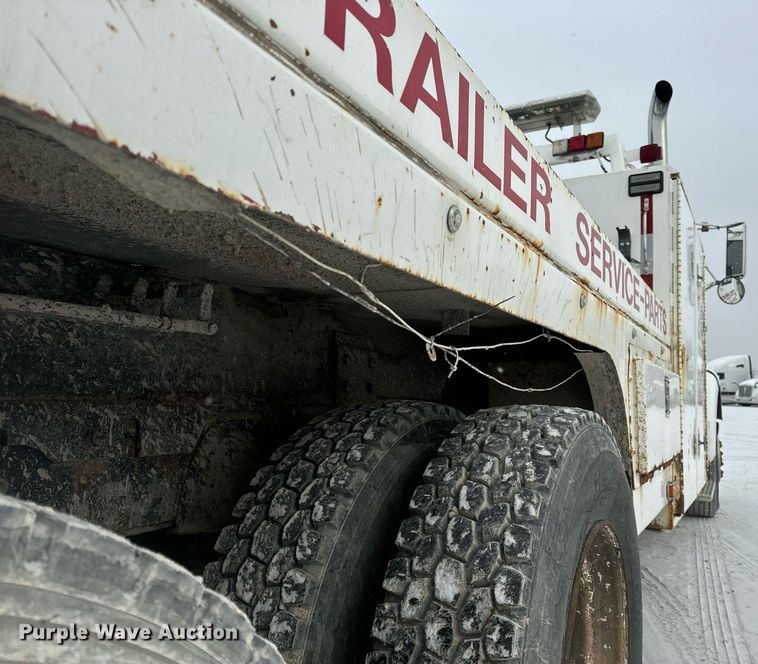 image for item EN5119 1993 International 8200  tow truck