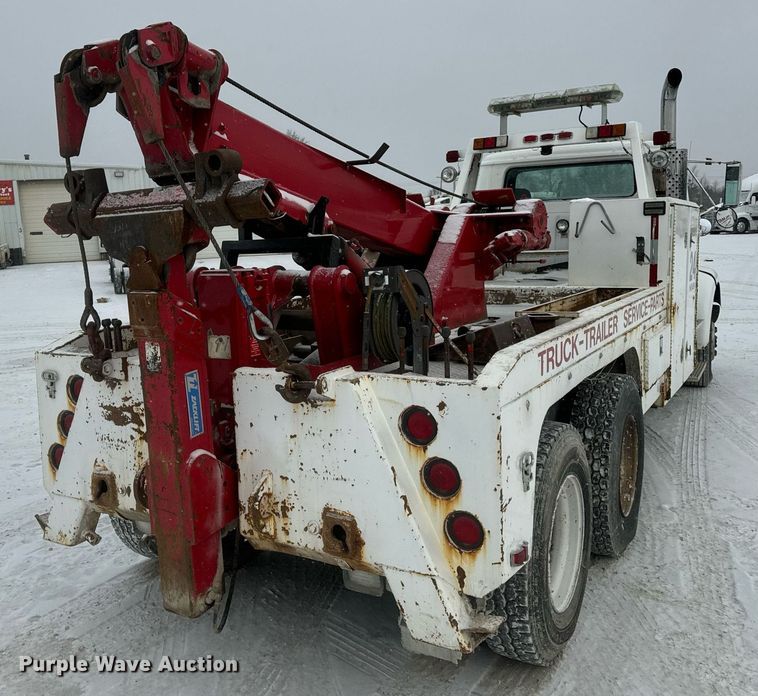 image for item EN5119 1993 International 8200  tow truck