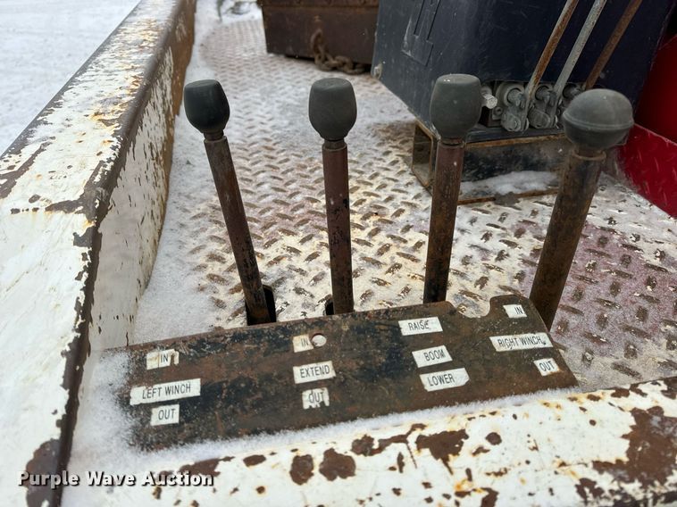 image for item EN5119 1993 International 8200  tow truck