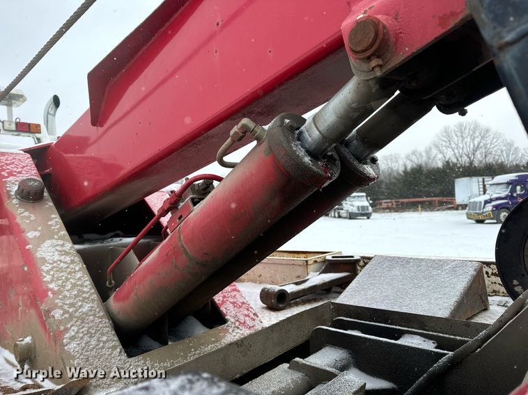 image for item EN5119 1993 International 8200  tow truck