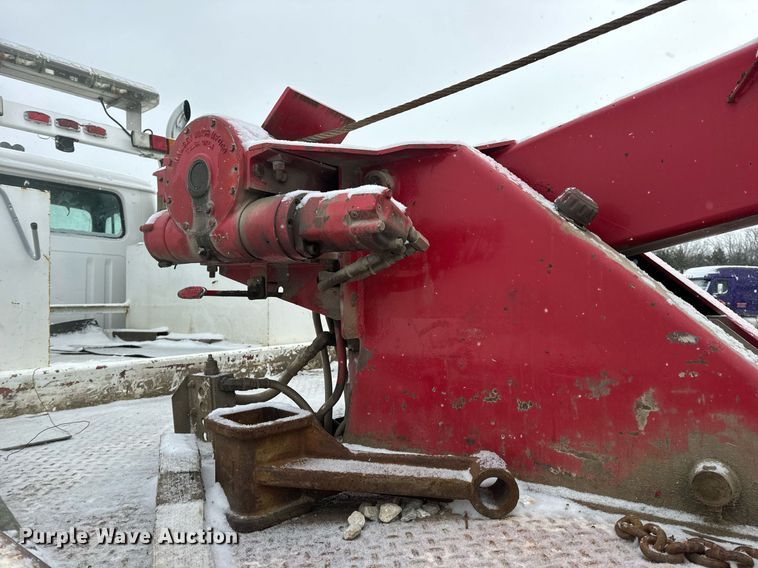 image for item EN5119 1993 International 8200  tow truck