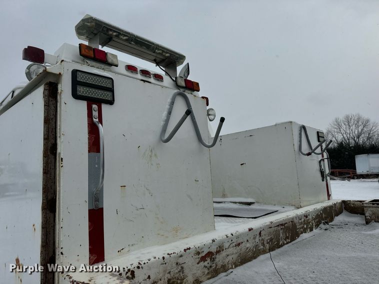 image for item EN5119 1993 International 8200  tow truck