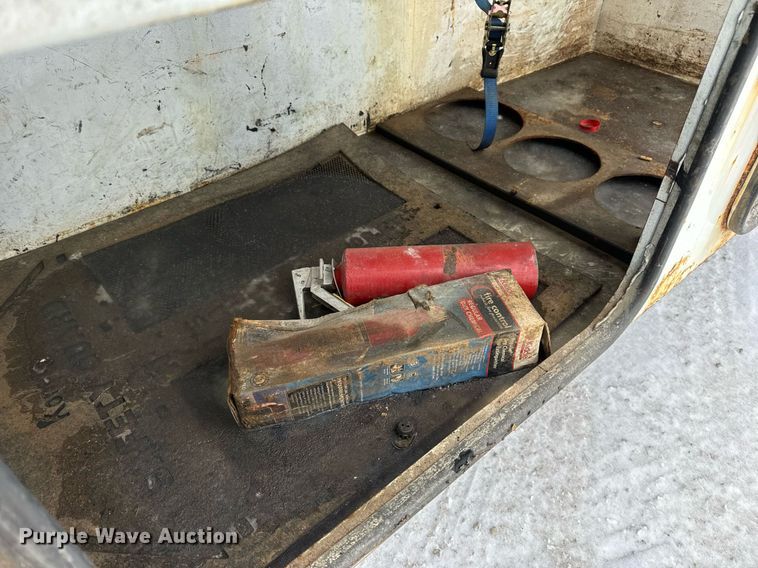 image for item EN5119 1993 International 8200  tow truck