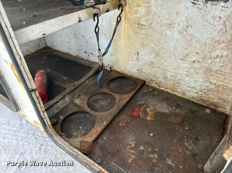 image for item EN5119 1993 International 8200  tow truck