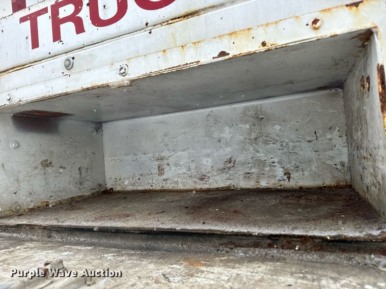 image for item EN5119 1993 International 8200  tow truck