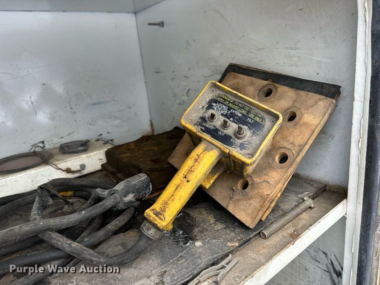 image for item EN5119 1993 International 8200  tow truck