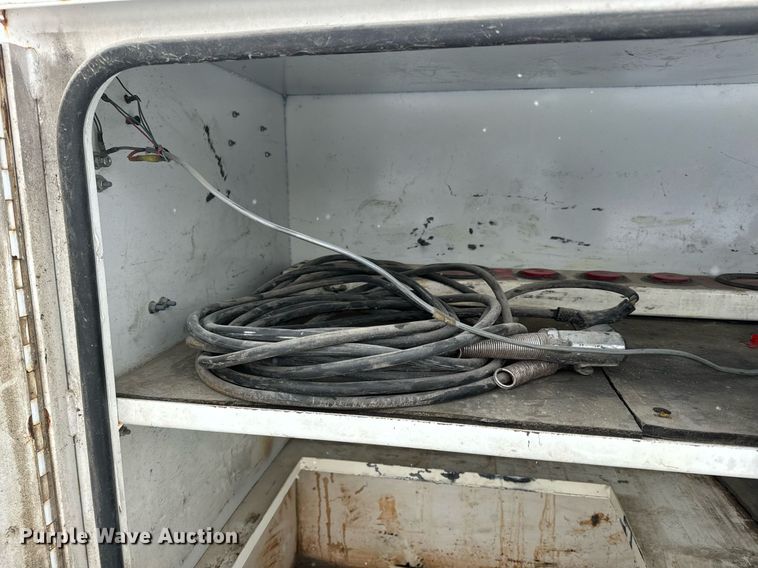 image for item EN5119 1993 International 8200  tow truck