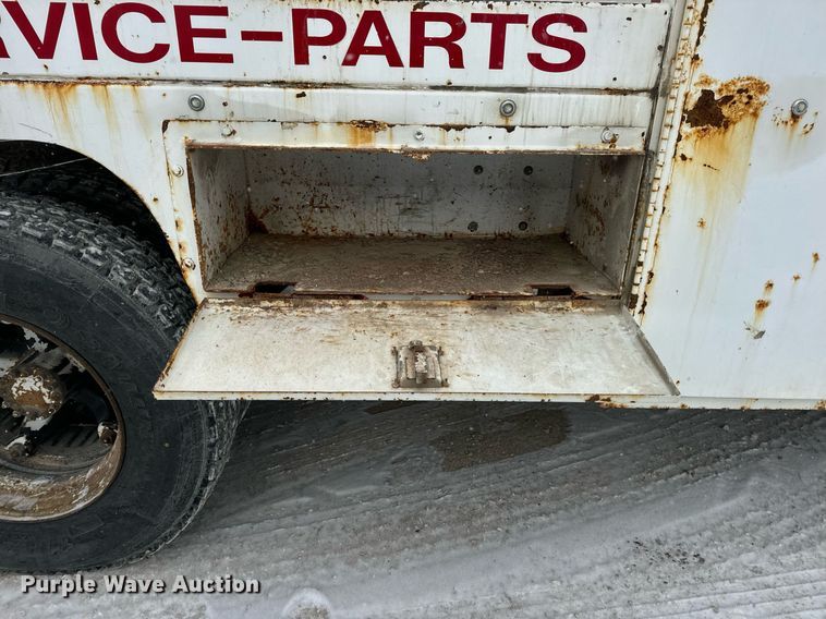 image for item EN5119 1993 International 8200  tow truck