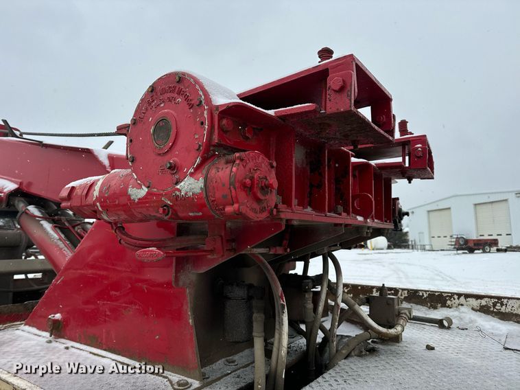 image for item EN5119 1993 International 8200  tow truck