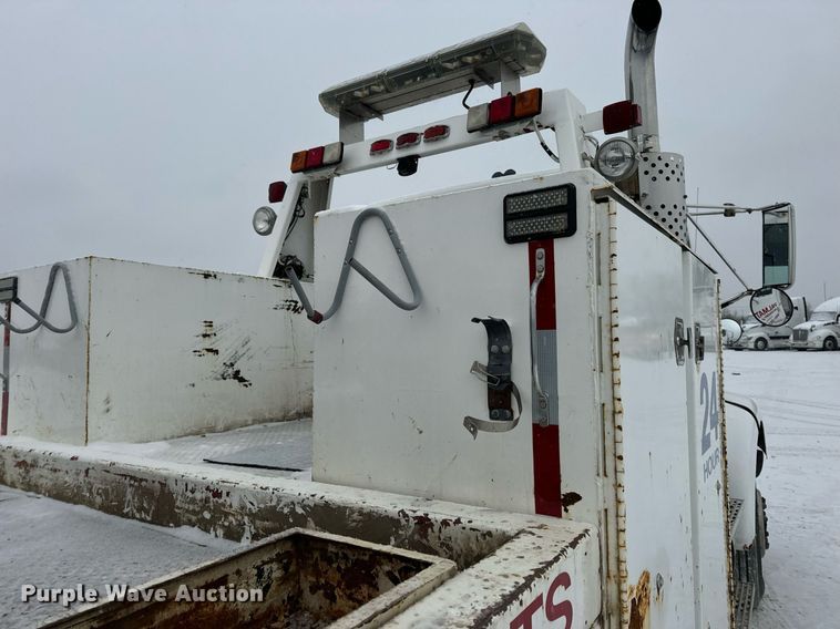 image for item EN5119 1993 International 8200  tow truck