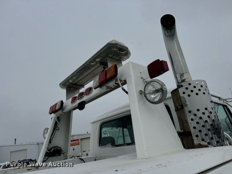 image for item EN5119 1993 International 8200  tow truck