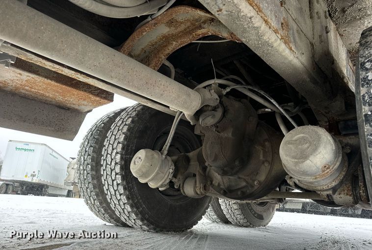 image for item EN5119 1993 International 8200  tow truck