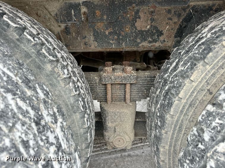 image for item EN5119 1993 International 8200  tow truck