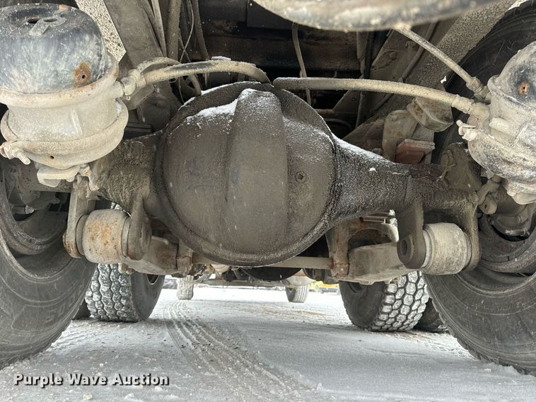 image for item EN5119 1993 International 8200  tow truck