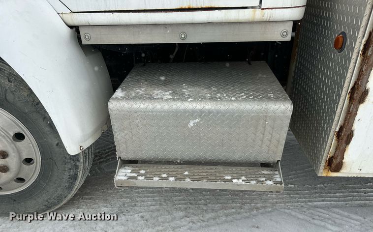 image for item EN5119 1993 International 8200  tow truck