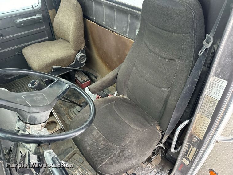 image for item EN5119 1993 International 8200  tow truck