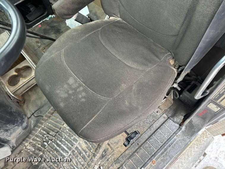 image for item EN5119 1993 International 8200  tow truck