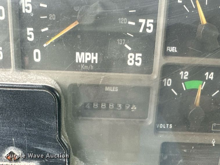 image for item EN5119 1993 International 8200  tow truck