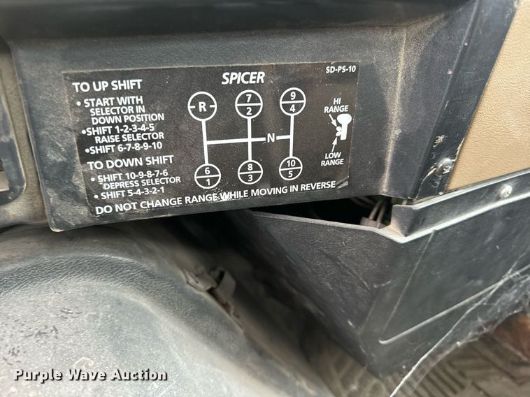 image for item EN5119 1993 International 8200  tow truck