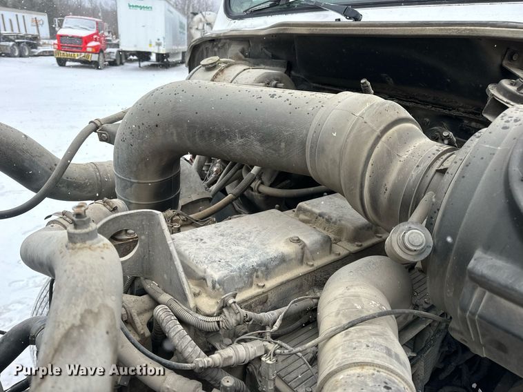 image for item EN5119 1993 International 8200  tow truck