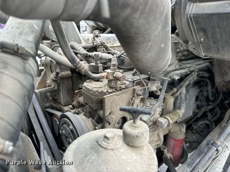 image for item EN5119 1993 International 8200  tow truck