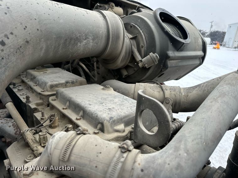 image for item EN5119 1993 International 8200  tow truck