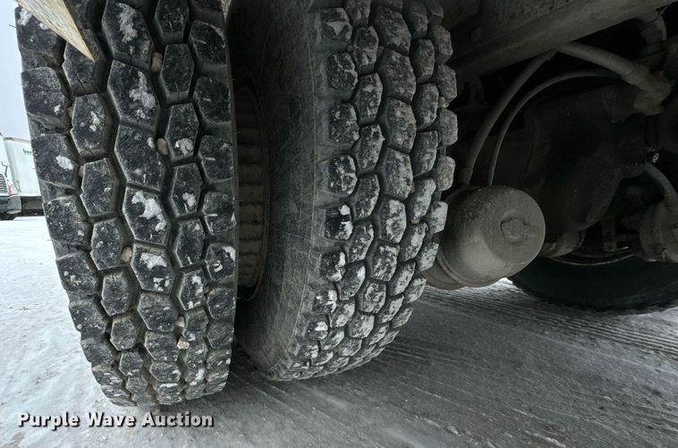 image for item EN5119 1993 International 8200  tow truck